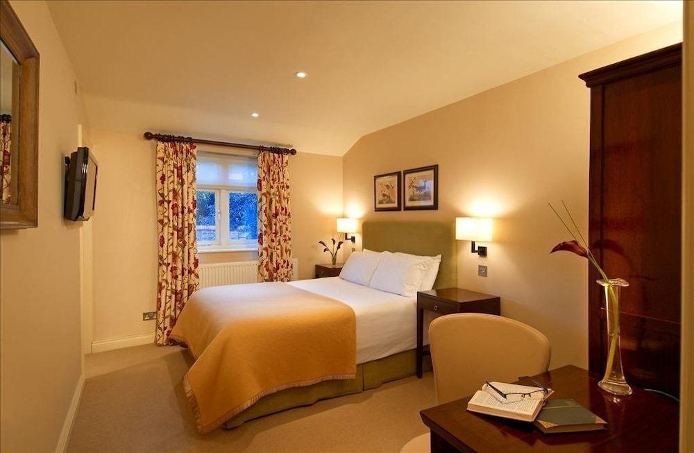 The Carnarvon Arms Hotel Нюбъри Екстериор снимка