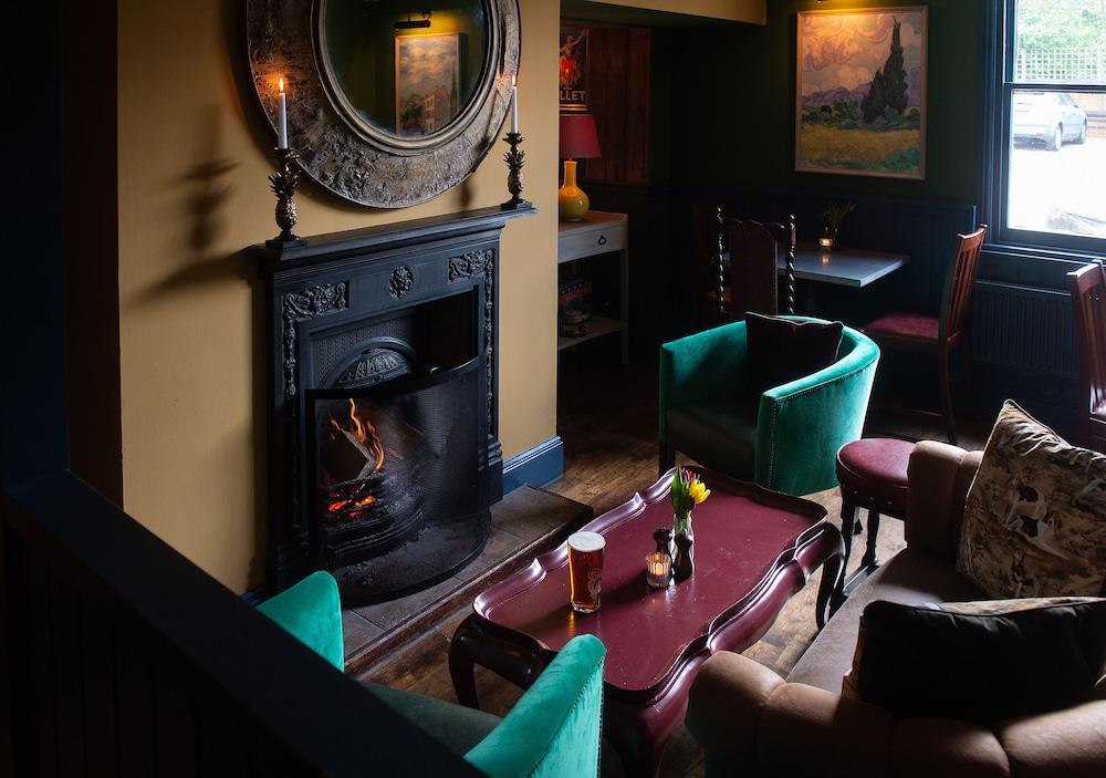 The Carnarvon Arms Hotel Нюбъри Екстериор снимка