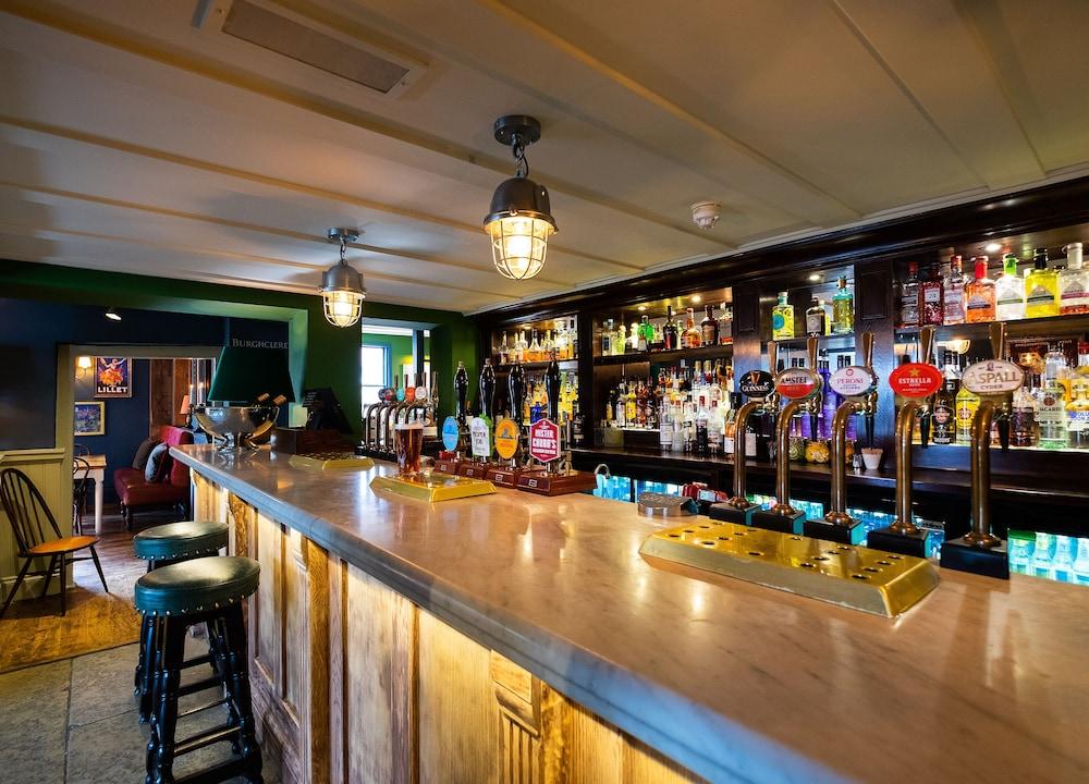 The Carnarvon Arms Hotel Нюбъри Екстериор снимка