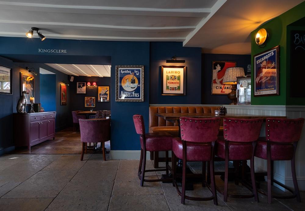 The Carnarvon Arms Hotel Нюбъри Екстериор снимка