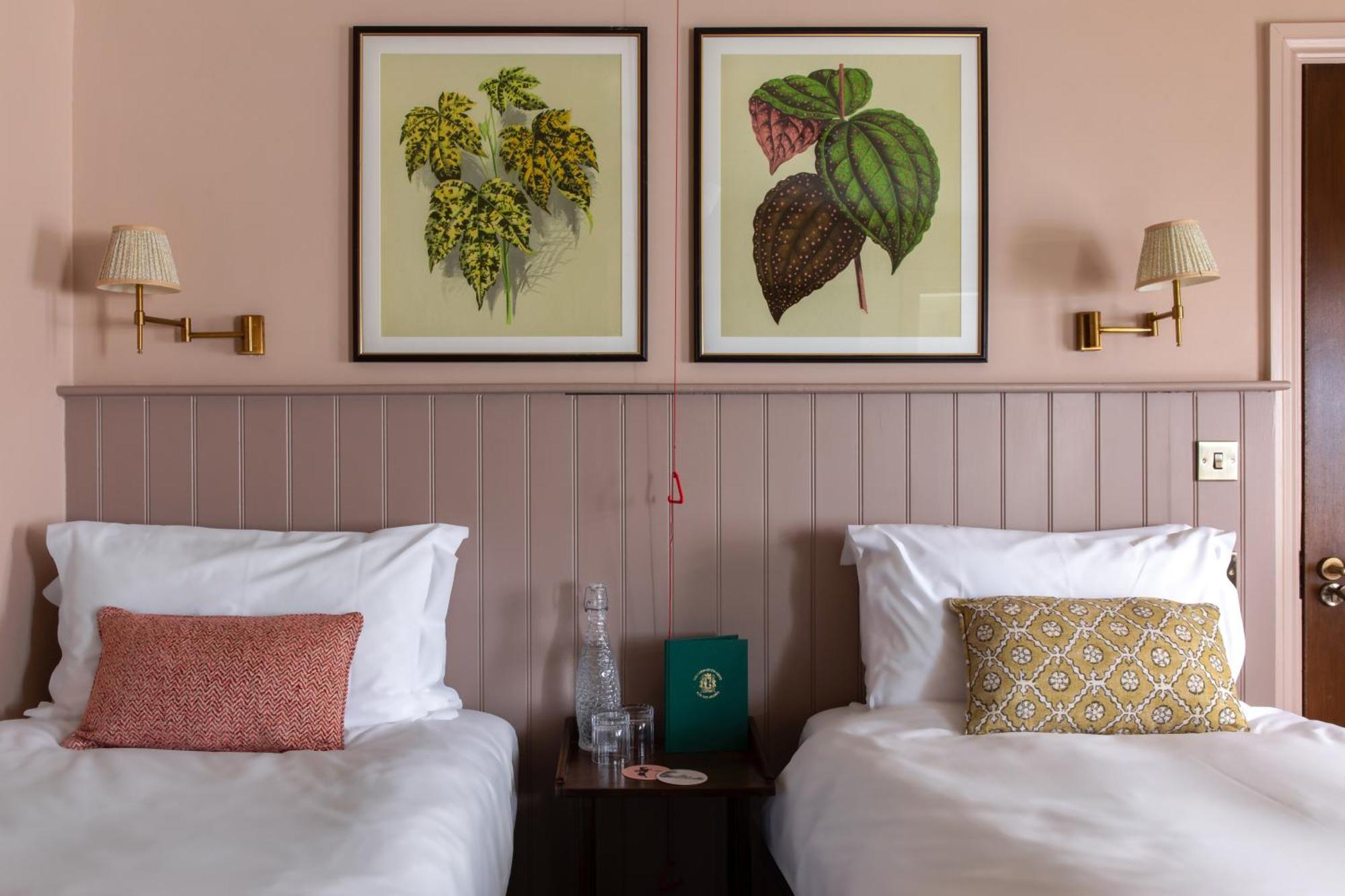 The Carnarvon Arms Hotel Нюбъри Екстериор снимка
