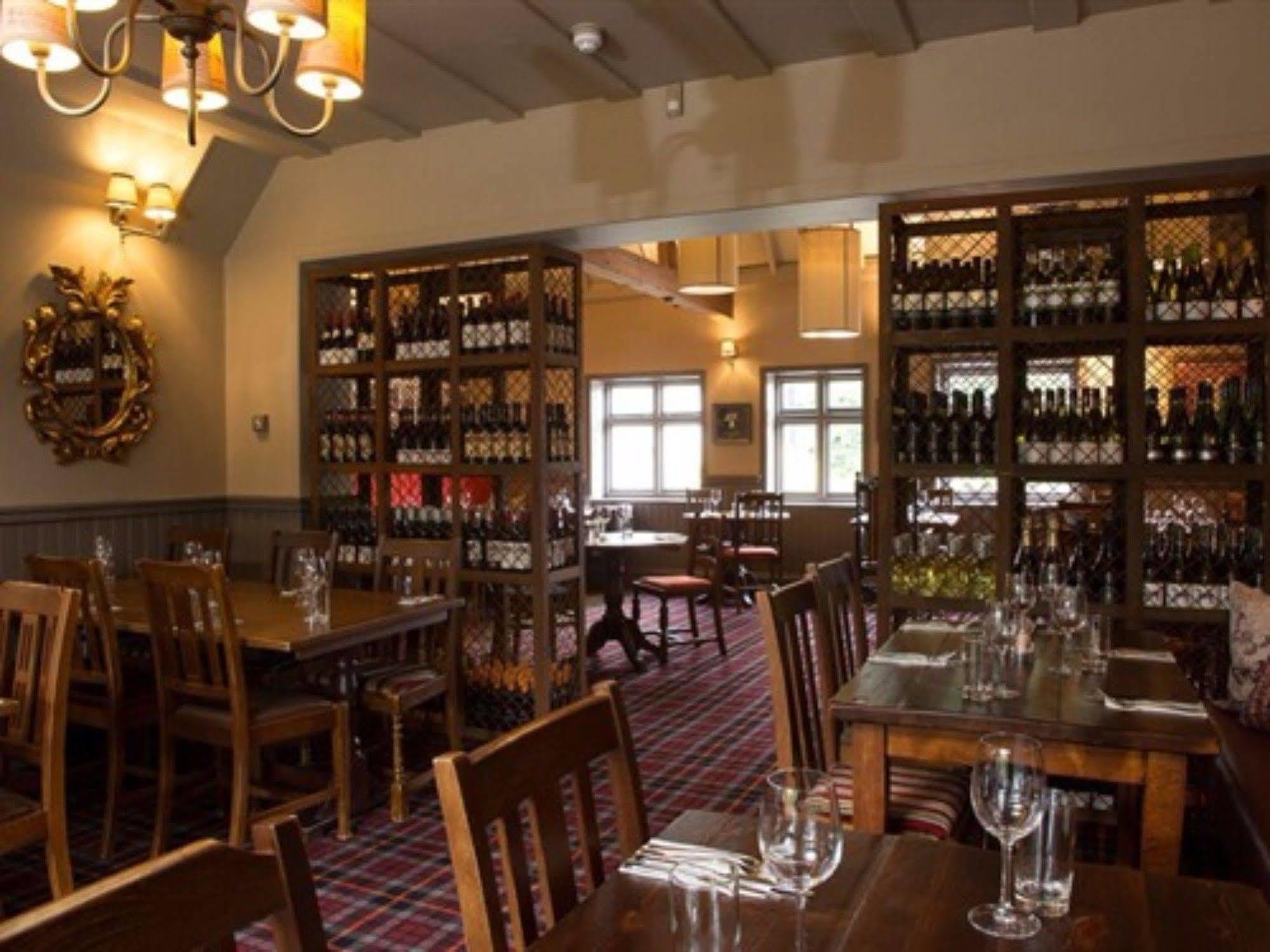 The Carnarvon Arms Hotel Нюбъри Екстериор снимка