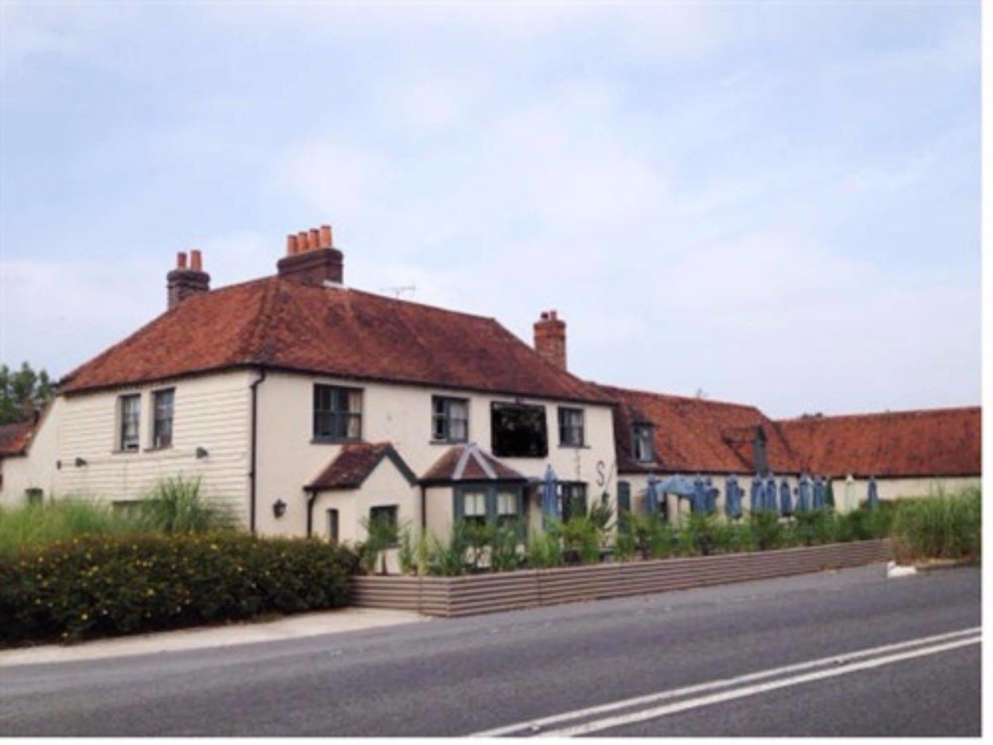 The Carnarvon Arms Hotel Нюбъри Екстериор снимка