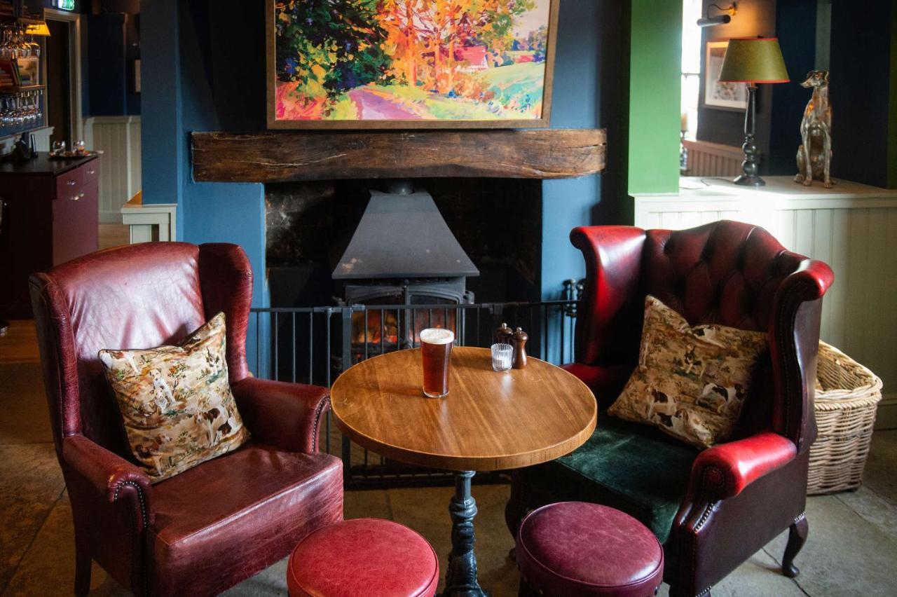 The Carnarvon Arms Hotel Нюбъри Екстериор снимка
