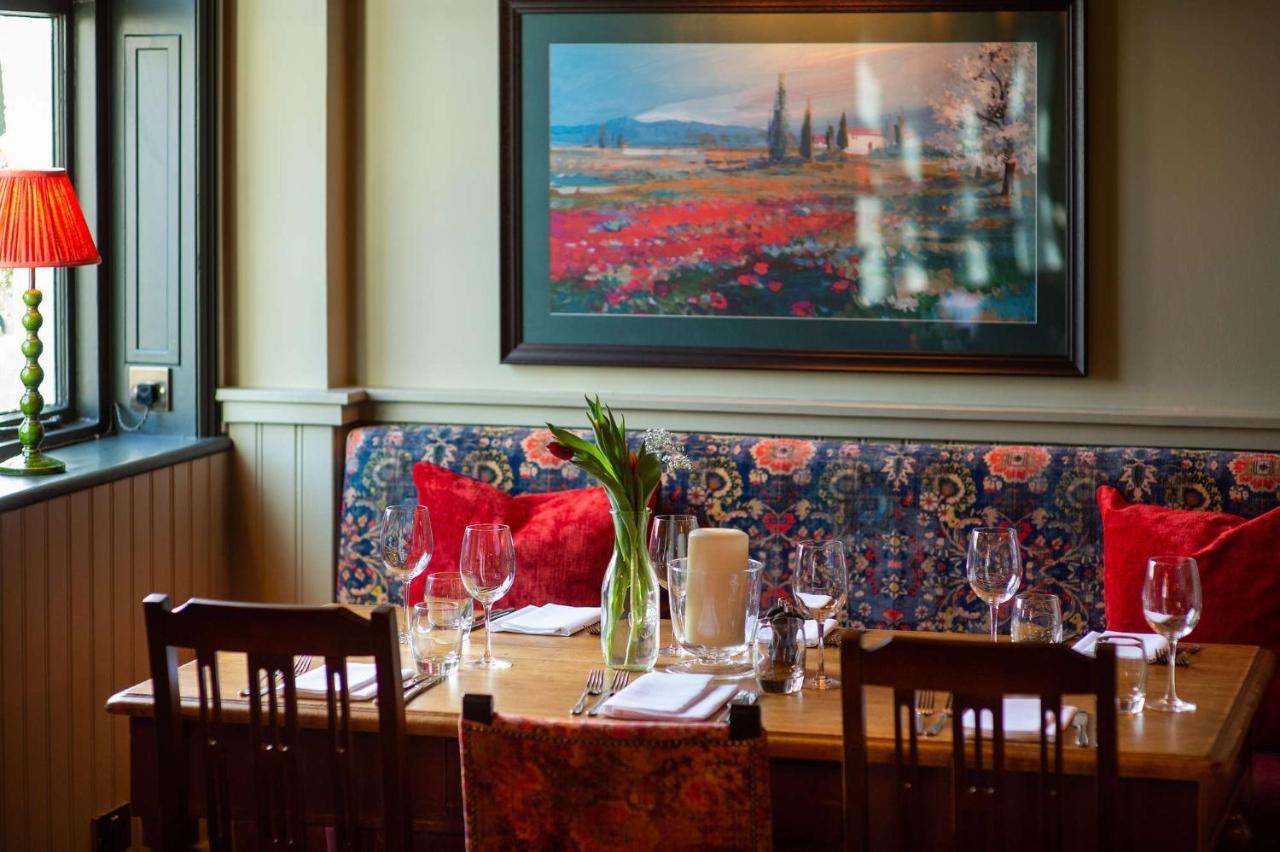 The Carnarvon Arms Hotel Нюбъри Екстериор снимка