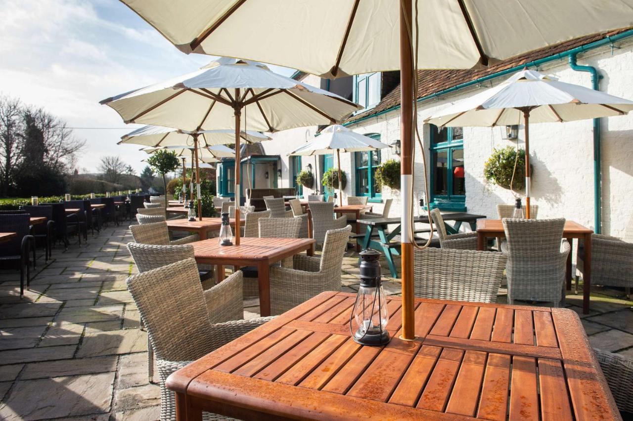 The Carnarvon Arms Hotel Нюбъри Екстериор снимка